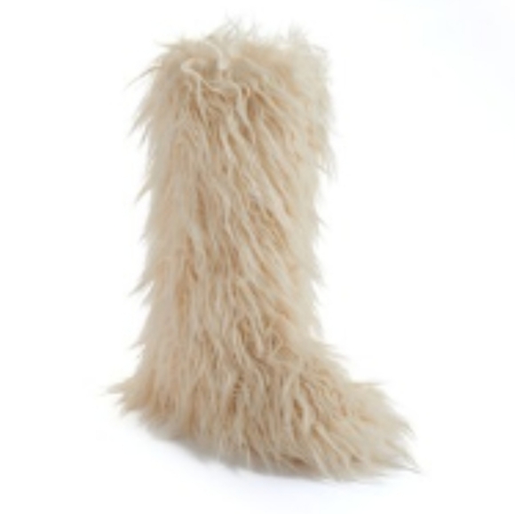 Candie's Shoes - Like New - Candie's Faux Fur Boot Slippers